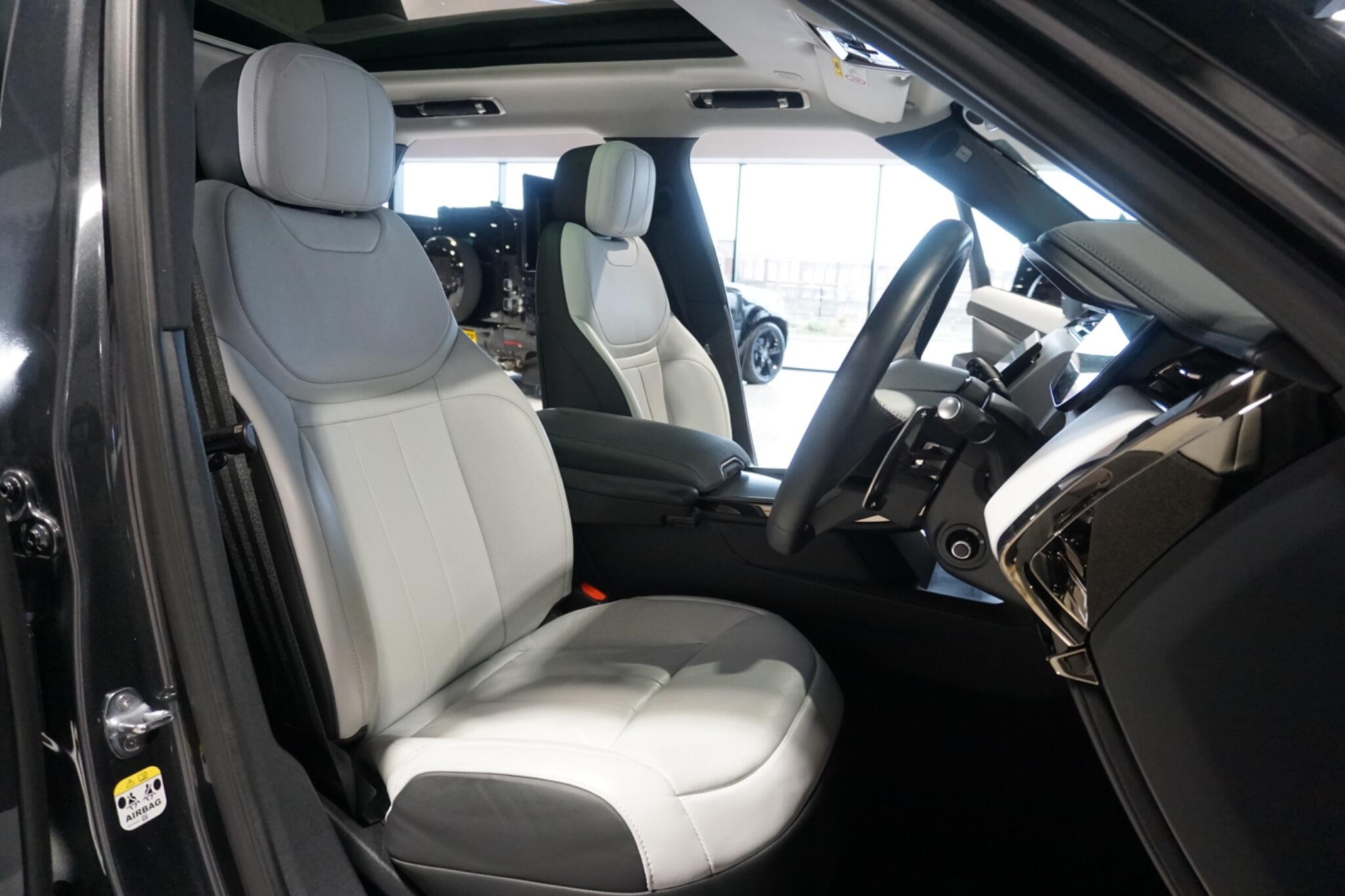 Land Rover Range Rover Sport 3.0 D300 MHEV Dynamic SE SUV 5dr Diesel Auto 4WD Euro 6 (s/s) (300 ps)